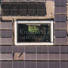 Lichthof mit PV-Anlage