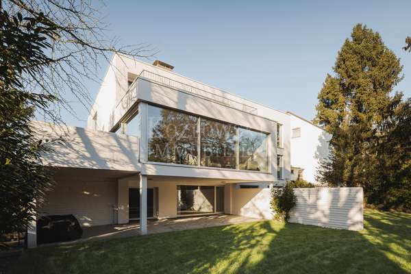 thumbnail von Lindenhof-Rarität – Ikonische Bauhausvilla auf Neubauniveau!