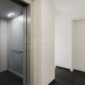 Treppenhaus mit Lift