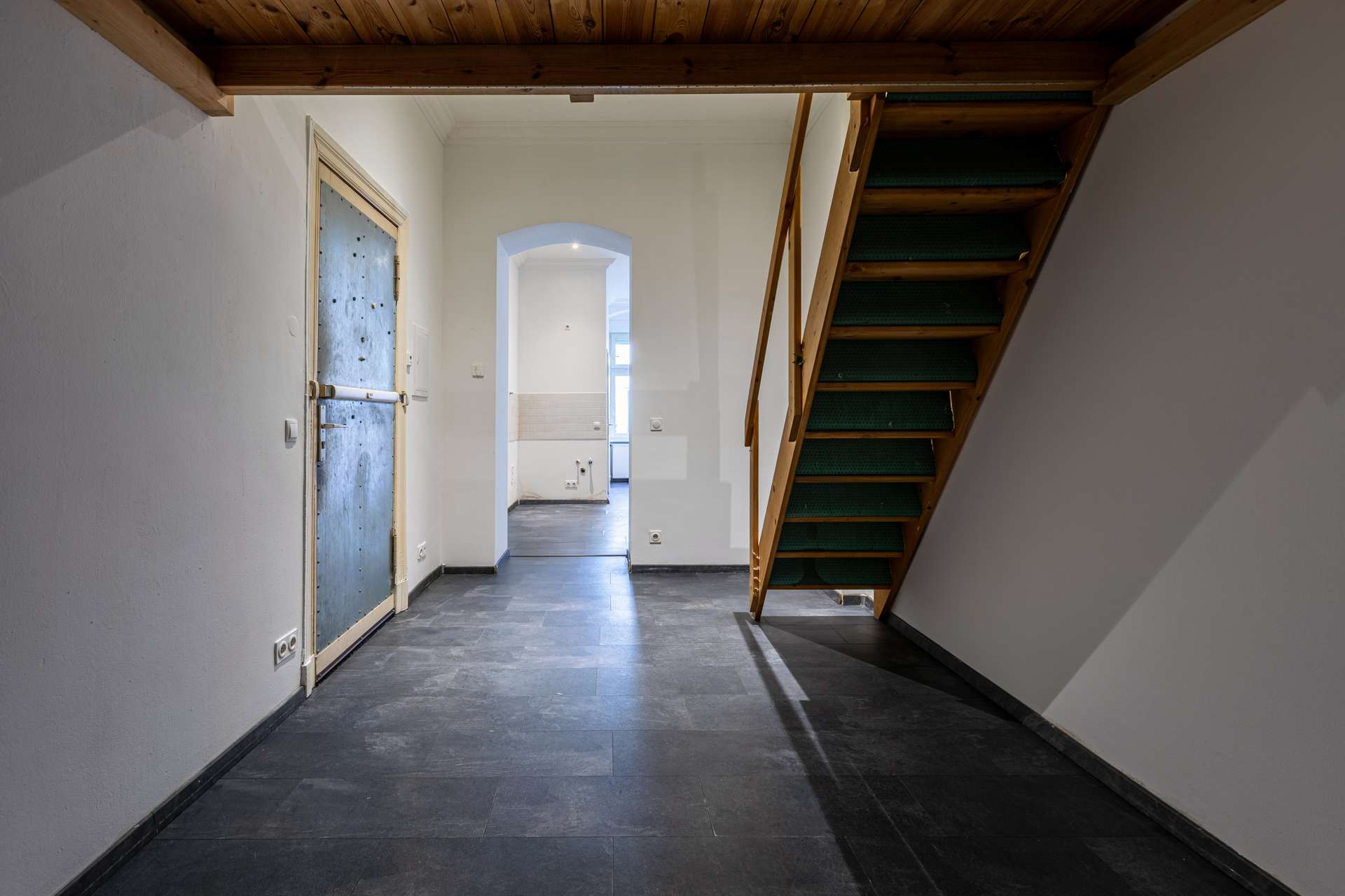 Eingangsbereich mit Blick zur Küche
