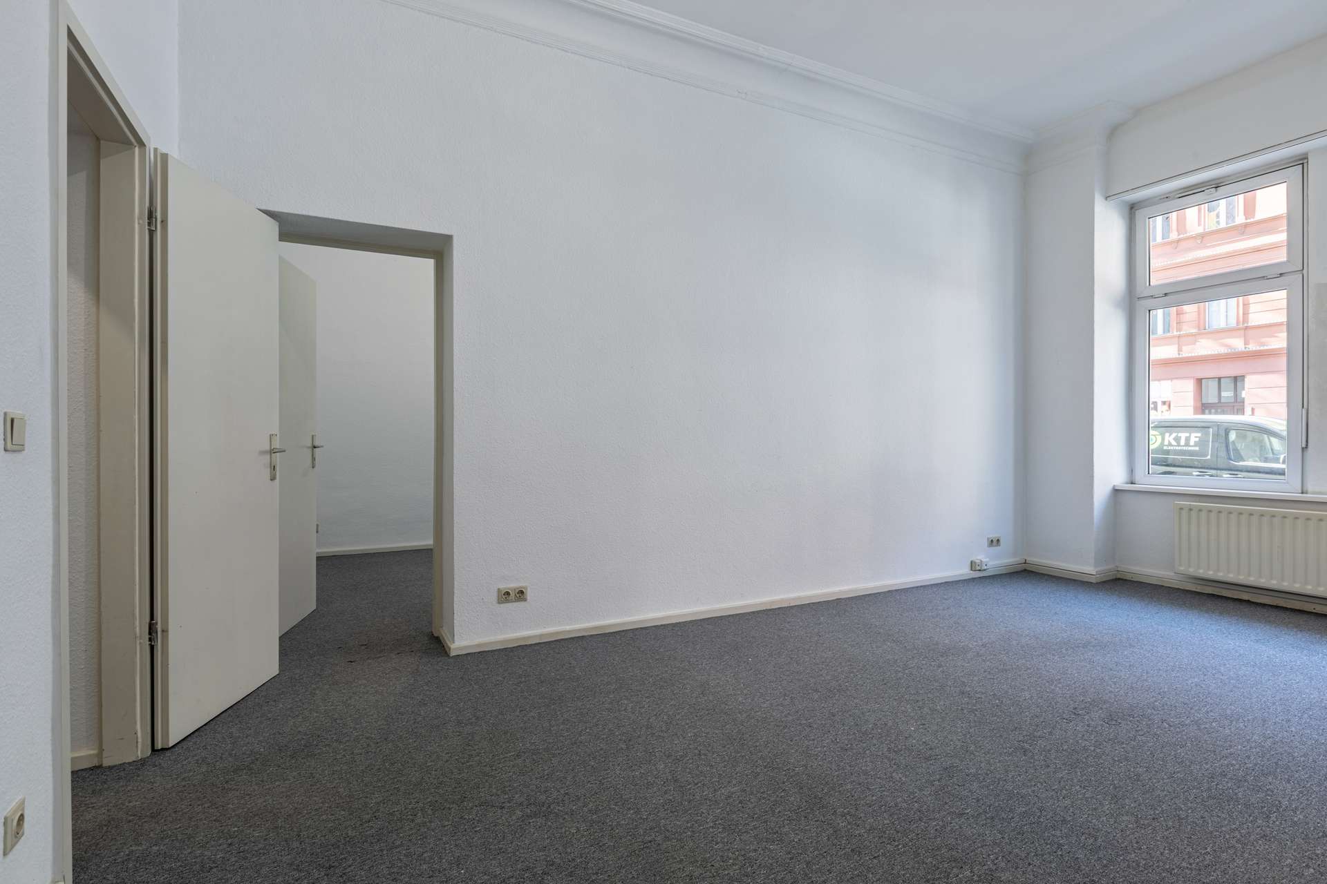 Raum 2 zur Straße