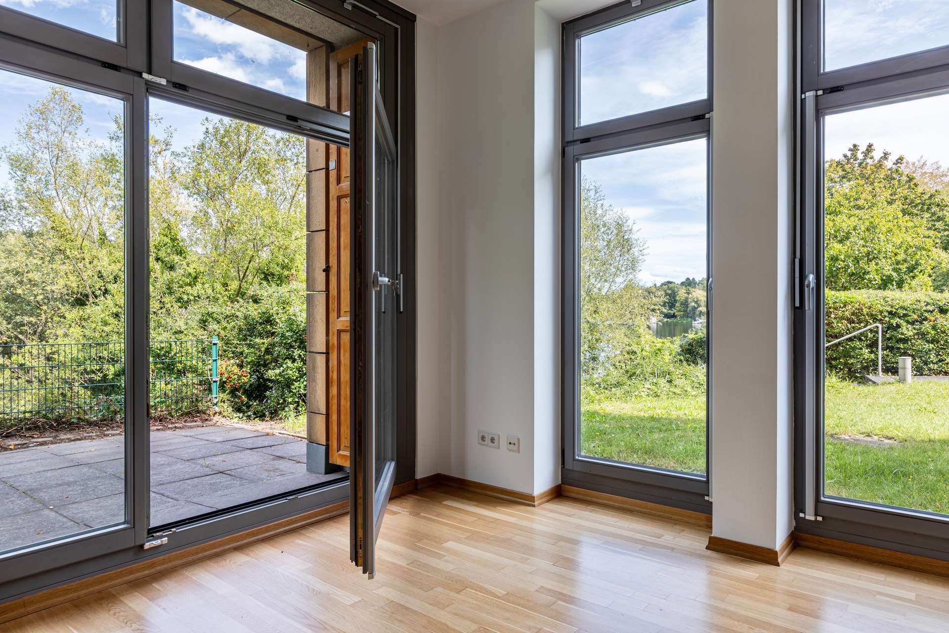 Tolle Blickachsen durch bodentiefe Fenster