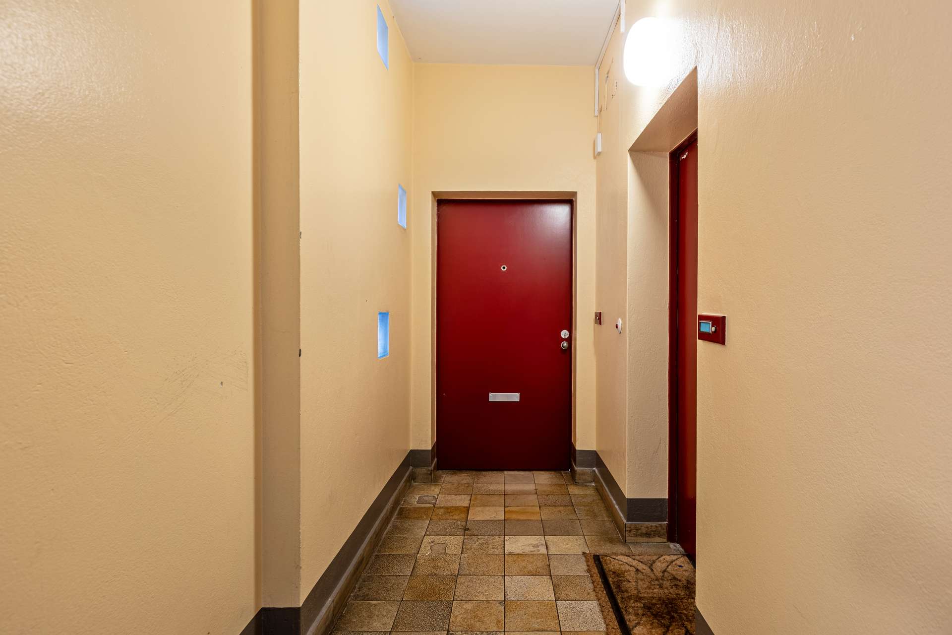 Blick zur Wohnungseingangstür