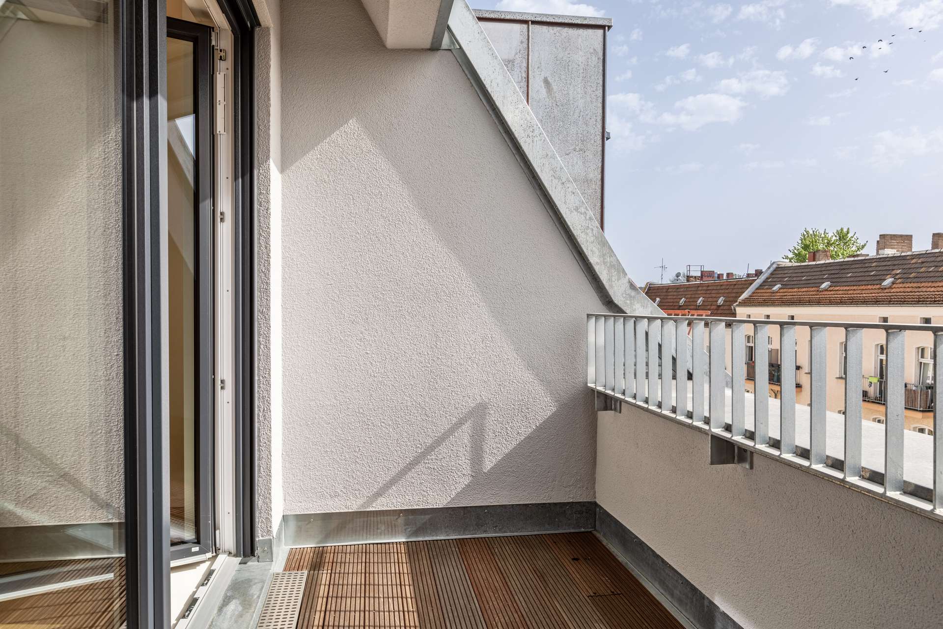Südterrasse zur Straße