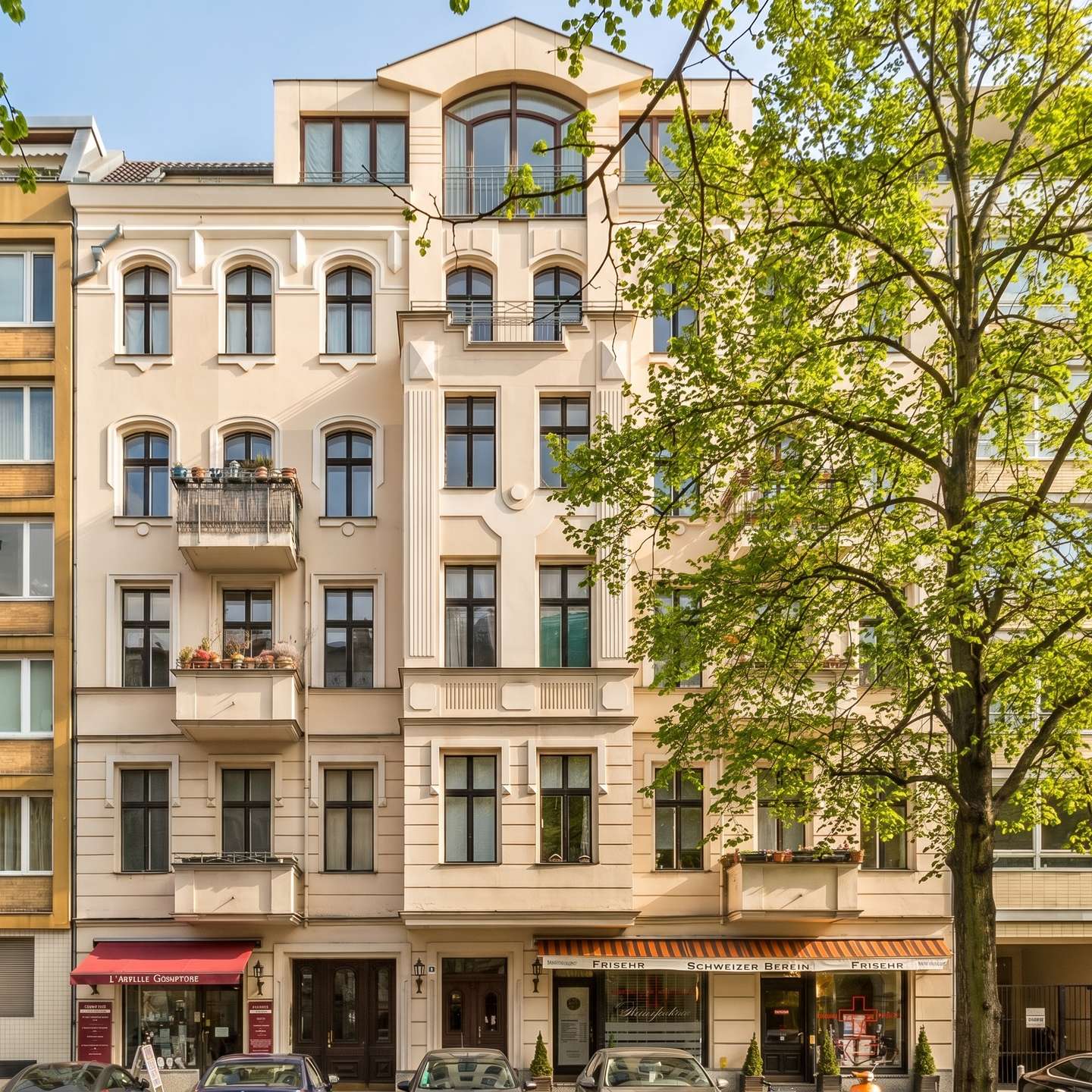 Stilvolle Straßenfassade