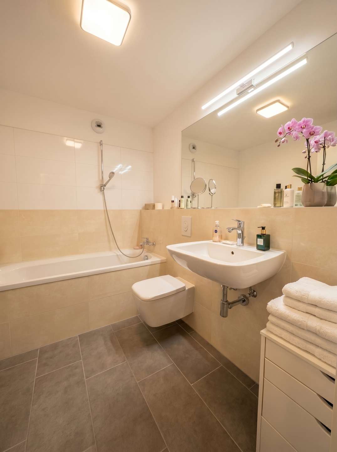 Badezimmer (KI unterstützt)