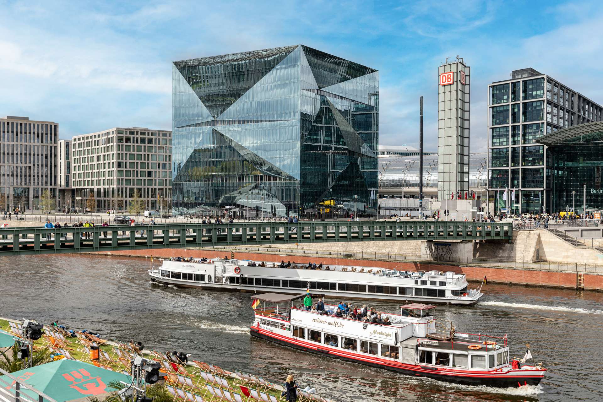 Lebendiges Treiben rund um den Hauptbahnhof