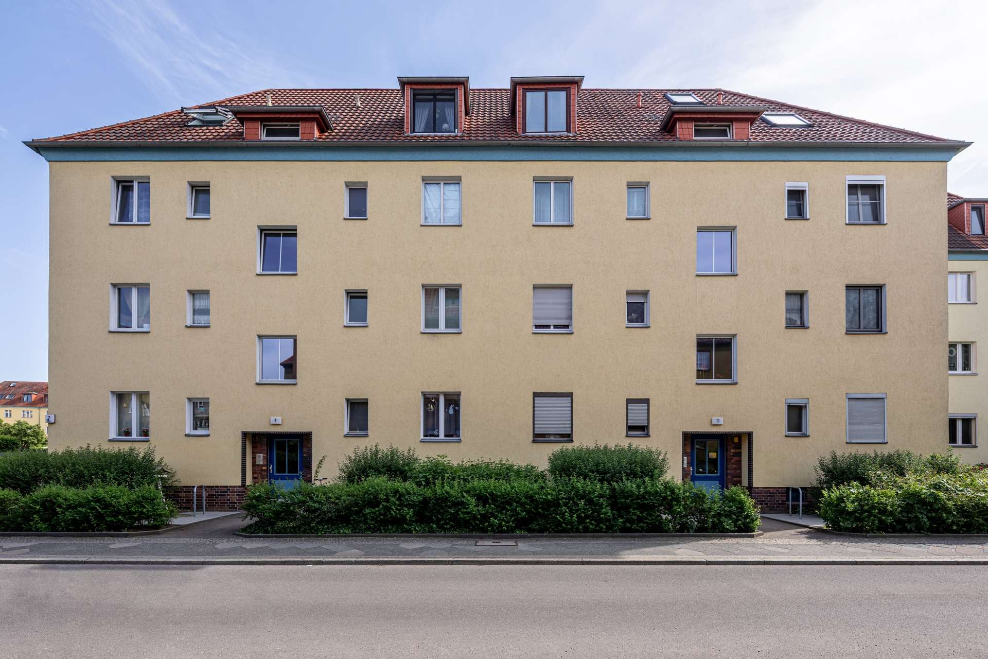 Straßenansicht der Fassade