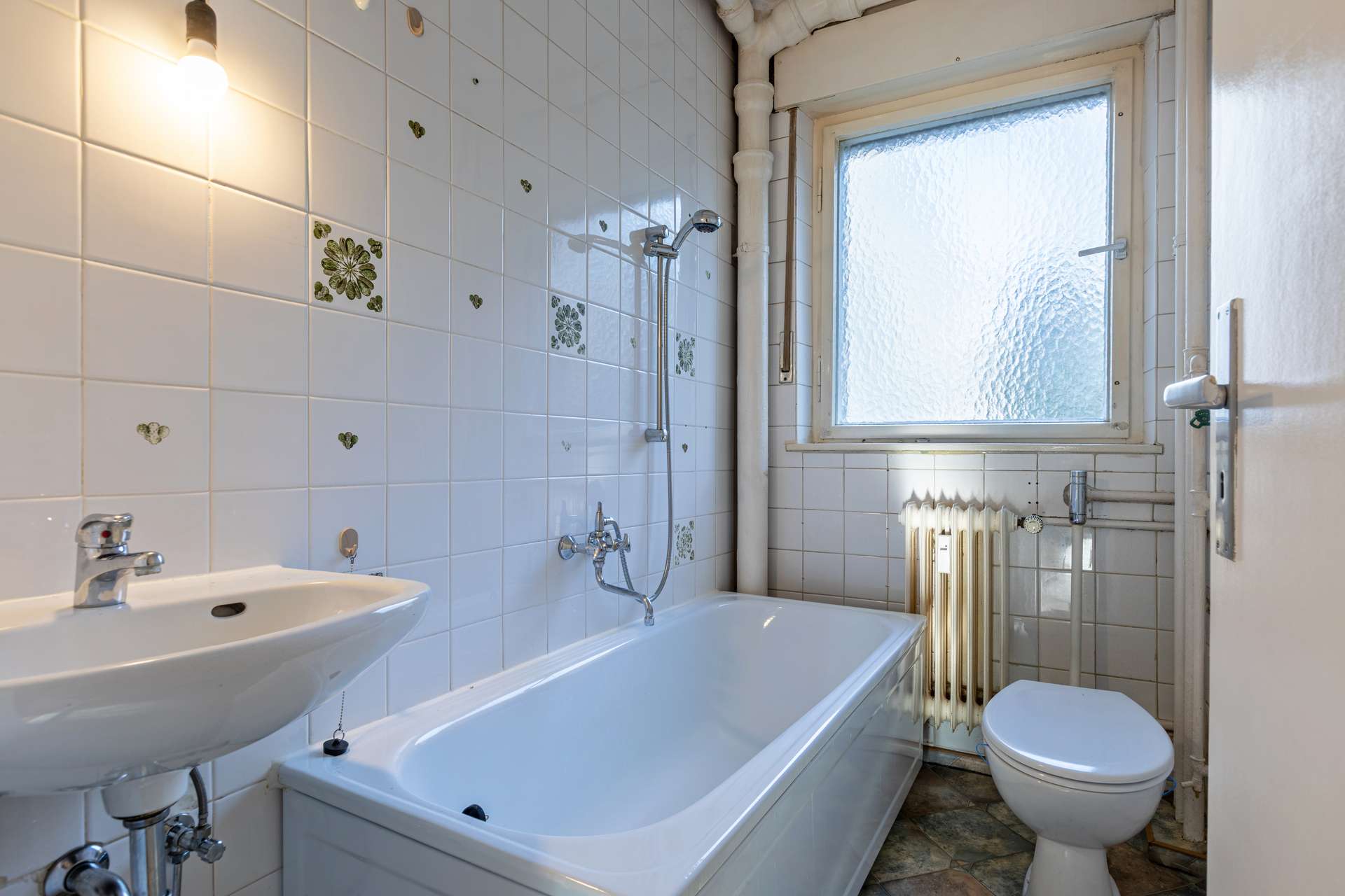 tagesbelichtetes Badezimmer