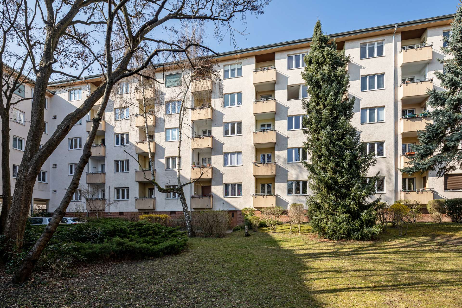 Hofansicht mit Blick auf die Balkone