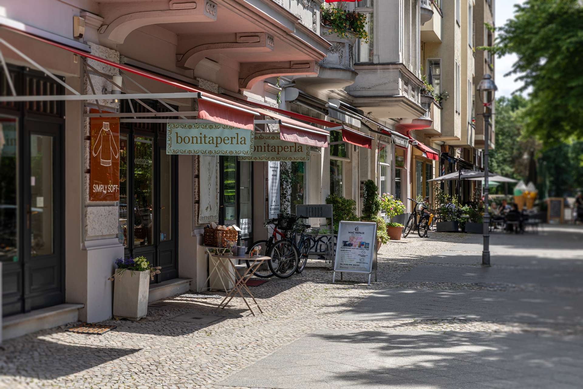 Umgebung - Läden in der Leonhardstraße 