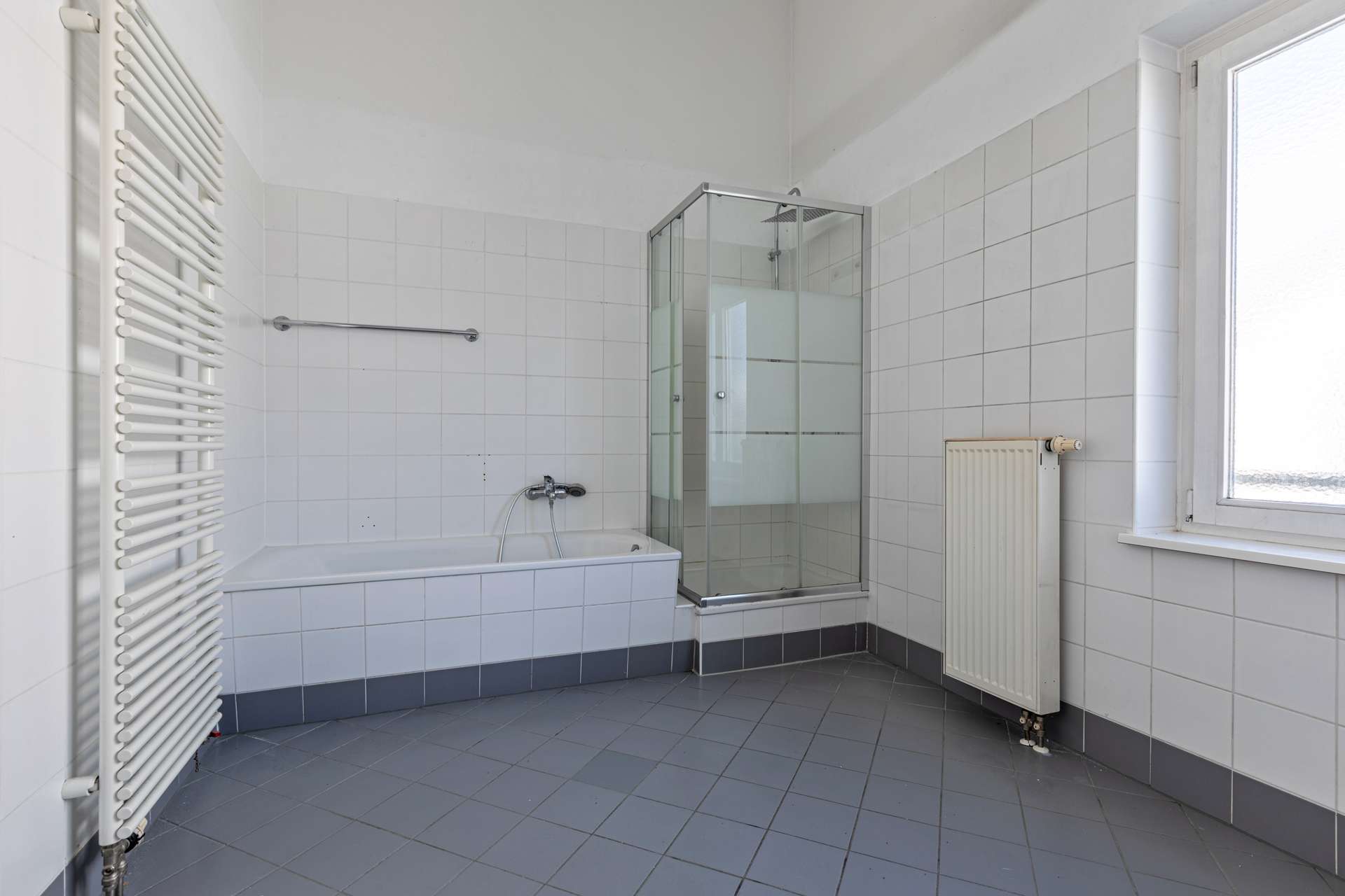 Badezimmer mit Dusche