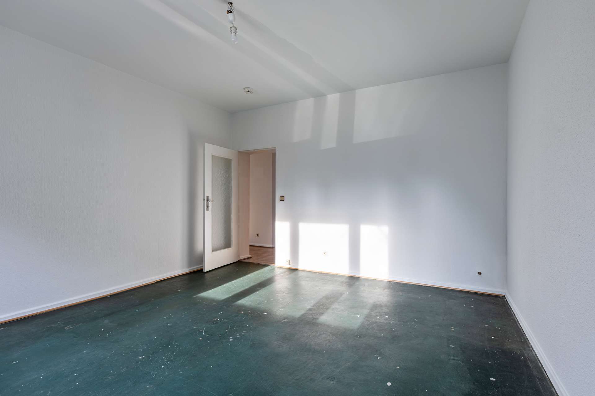 Wohnzimmer mit Blick zum Flur