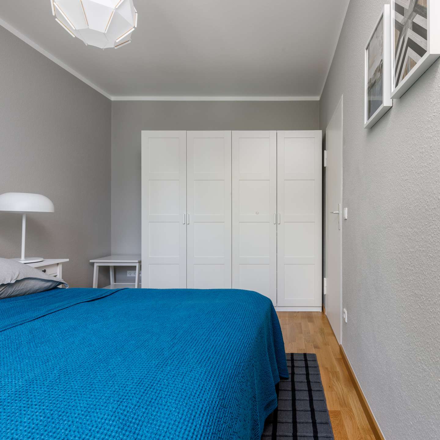 ...mit Platz für Schrank*