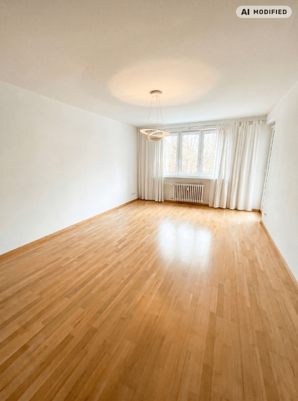 Wohnzimmer mit Zugang zum Balkon