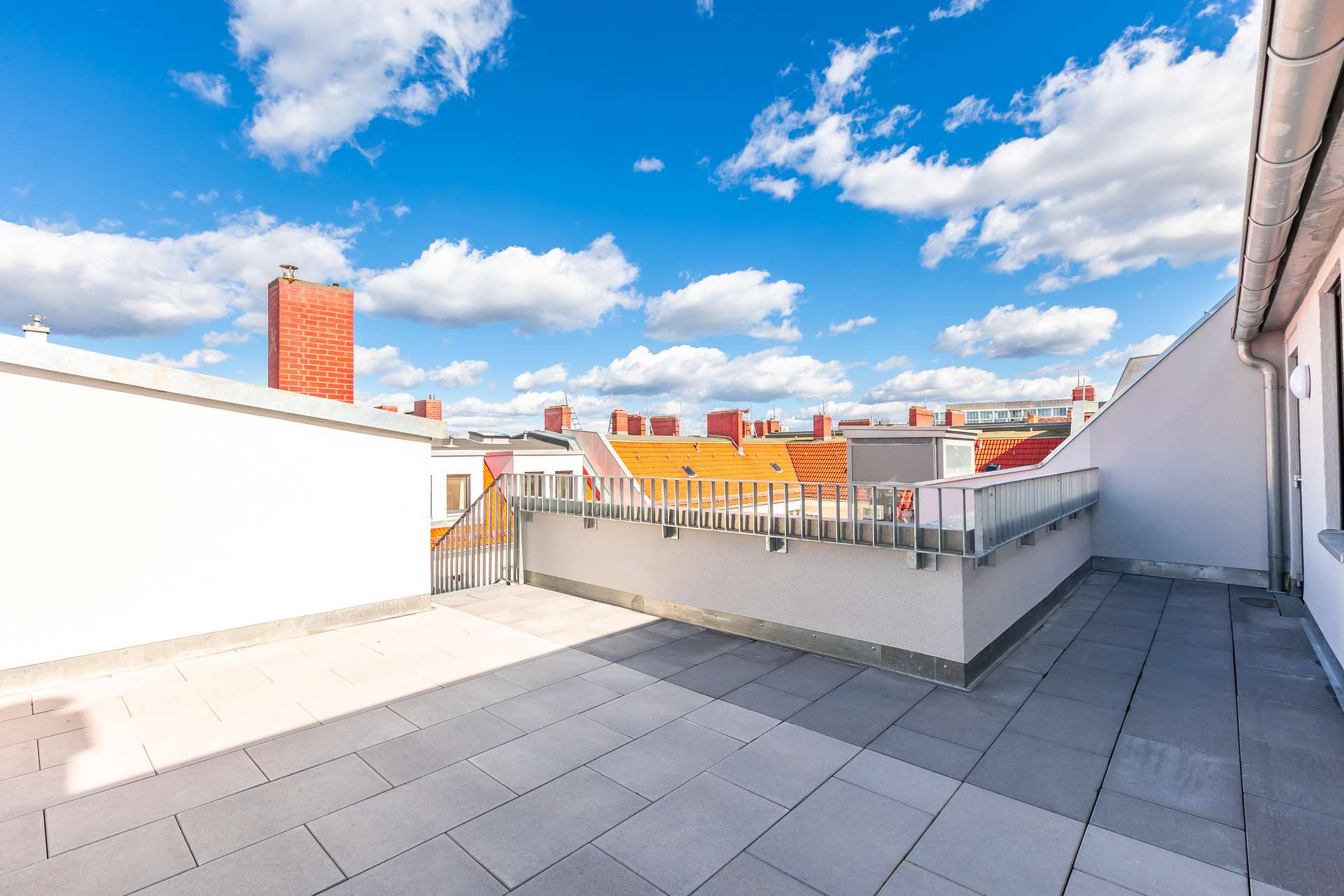 Blick von der Terrasse Richtung Innenhof