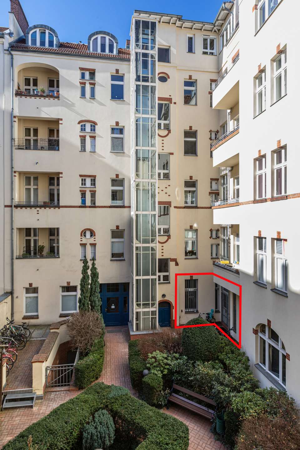 Hoffassade, Blick zum Vorderhaus