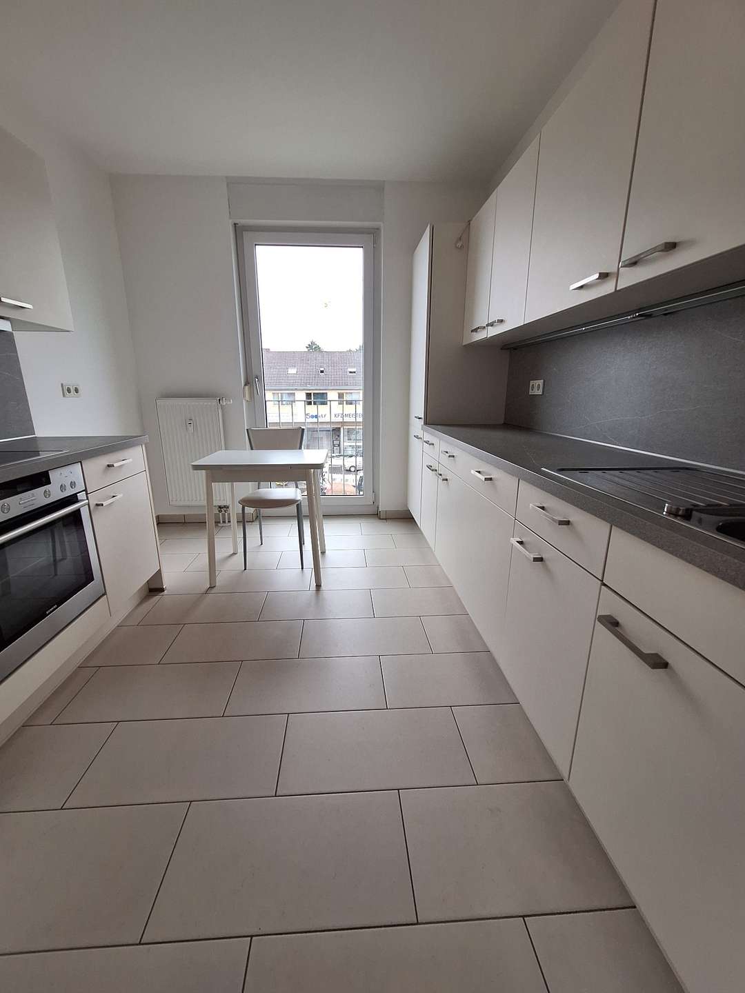 Bonner Str. in Marienburg: Zweizimmer-Komfortwohnung mit Südwestbalkon – Bild 3