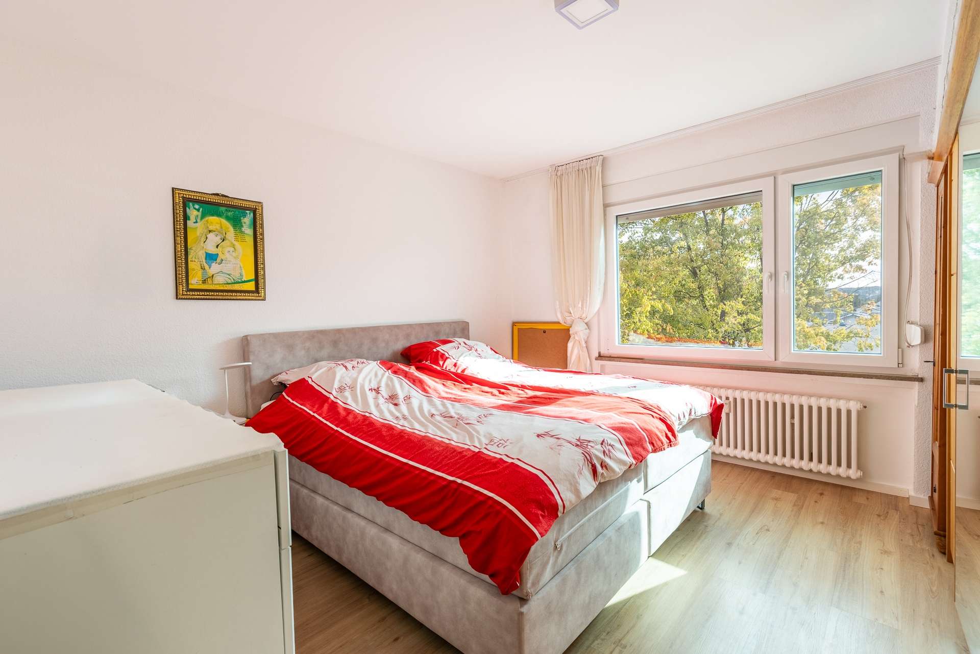 Familienfreundlich & modernisiert: 4 Zimmer mit Balkon und Einbauküche – Bild 6
