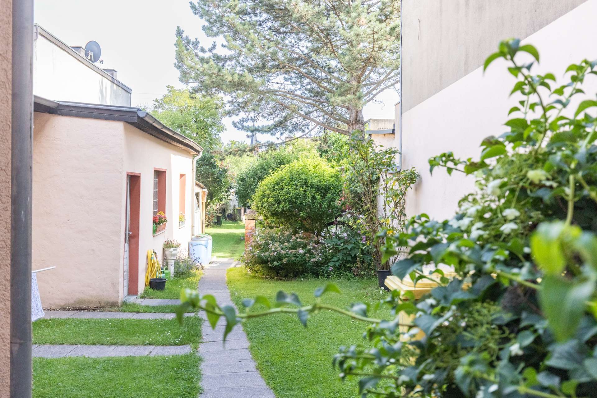 Altbaucharme trifft moderne Ausstattung: Sanierte Wohnung mit Balkon in Düsseldorf-Eller – Bild 7