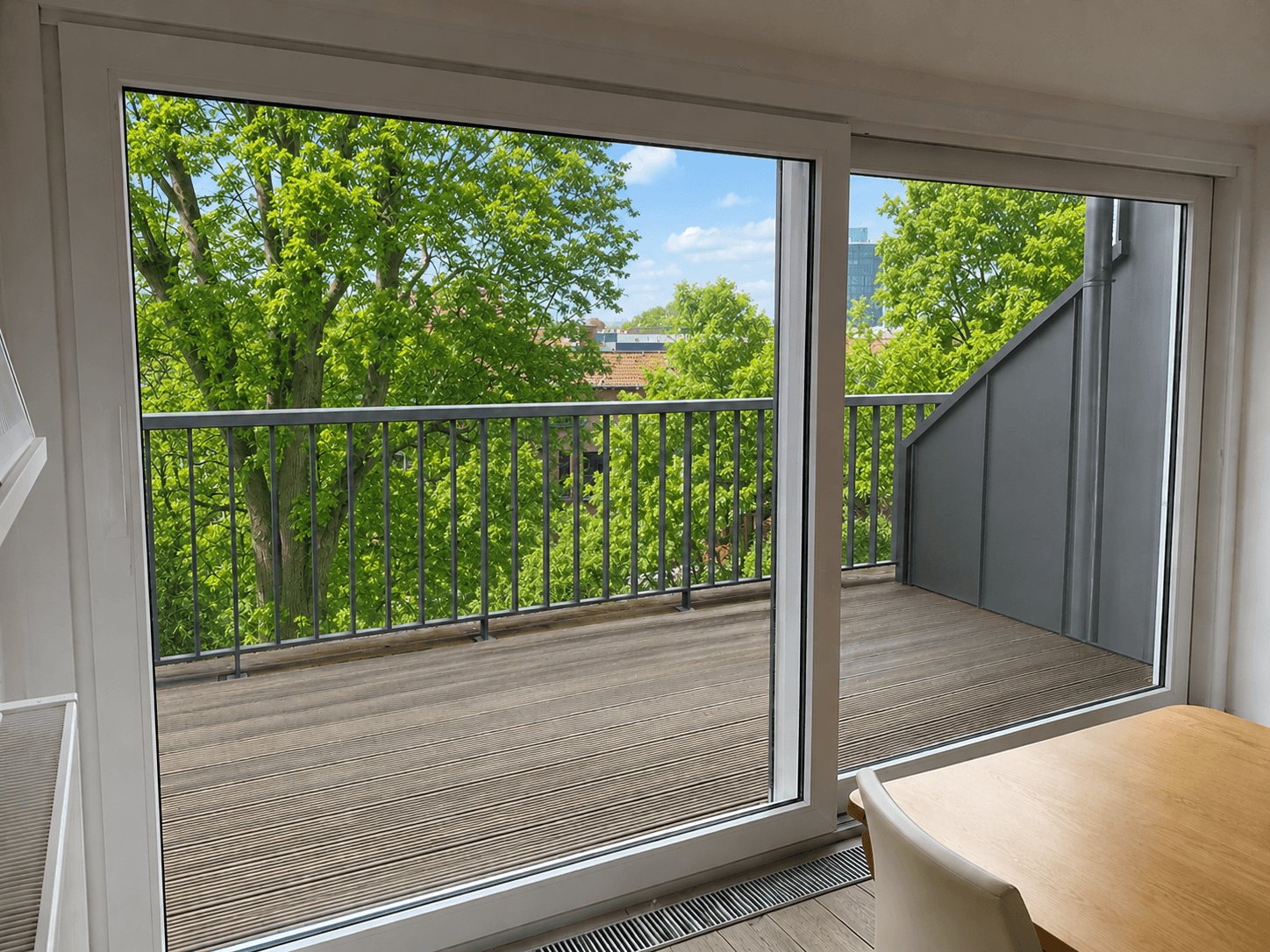 Hohe Decken, Parkett, Kamin & Dachterrasse | Stilvoll leben am Mathiaskirchplatz – Bild 2