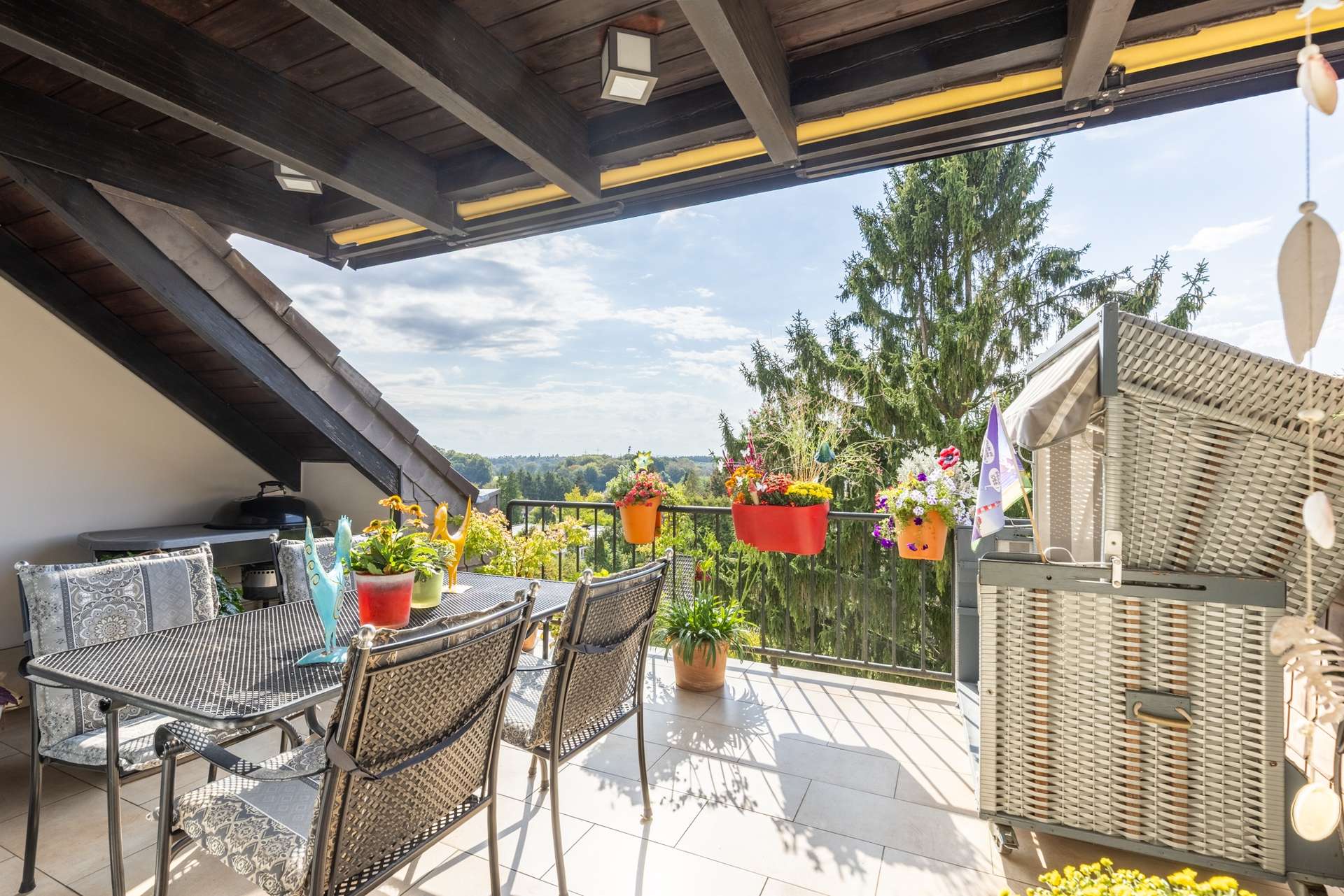 Lichtdurchflutetes Penthouse mit Panoramaterrasse in Leichlingen (Rheinland)