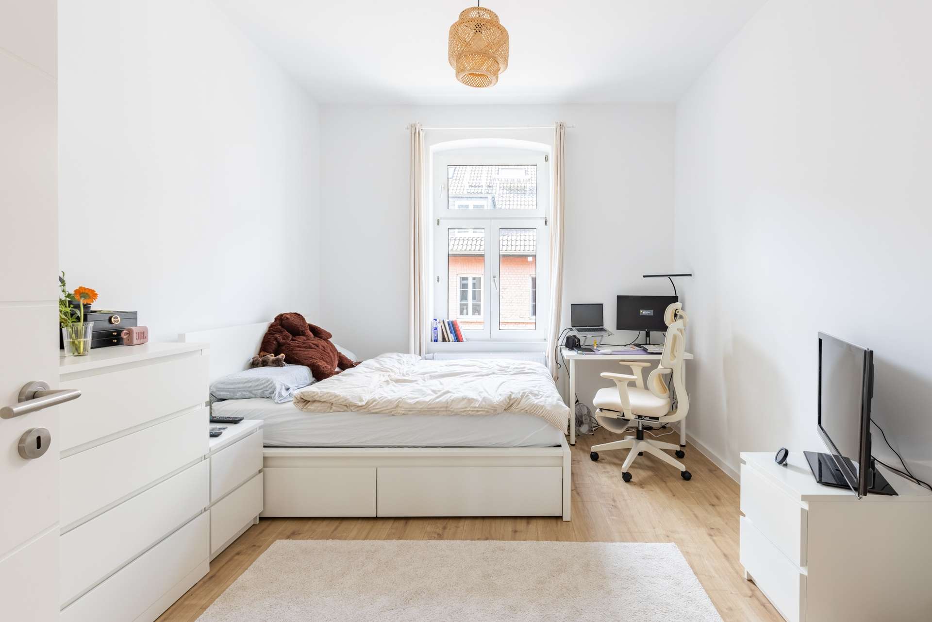 Altbaucharme trifft moderne Ausstattung: Sanierte Wohnung mit Balkon in Düsseldorf-Eller – Bild 3