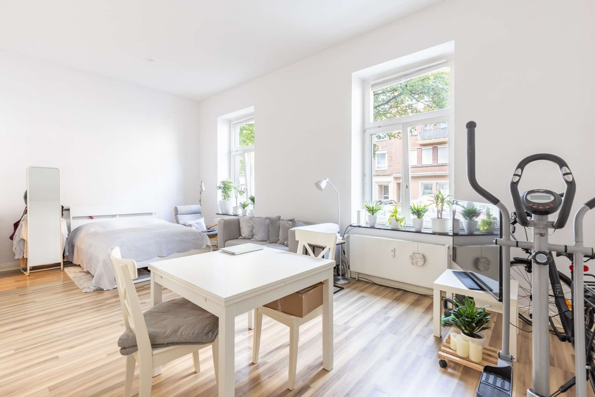 Hochwertige Altbau-Erdgeschosswohnung in Düsseldorf-Friedrichstadt – Bild 1