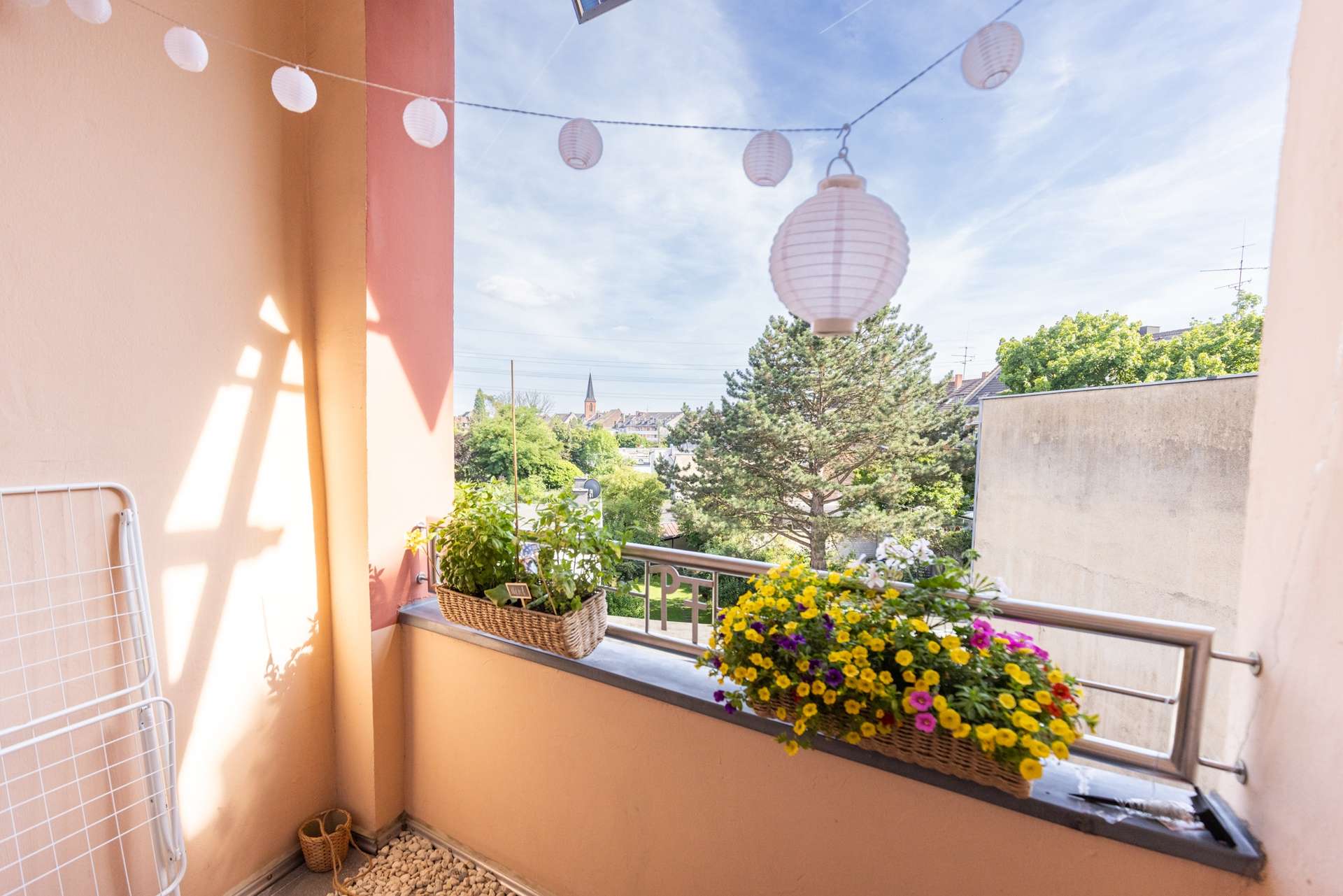 Altbaucharme trifft moderne Ausstattung: Sanierte Wohnung mit Balkon in Düsseldorf-Eller – Bild 5