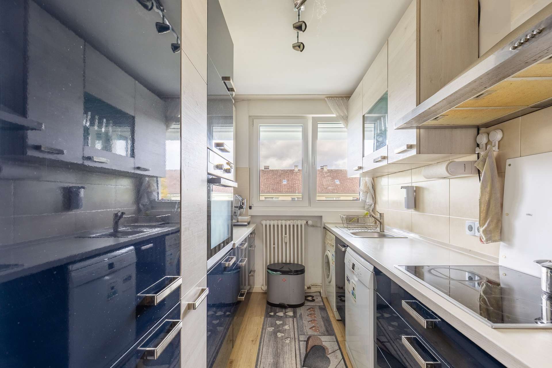 Familienfreundlich & modernisiert: 4 Zimmer mit Balkon und Einbauküche – Bild 5