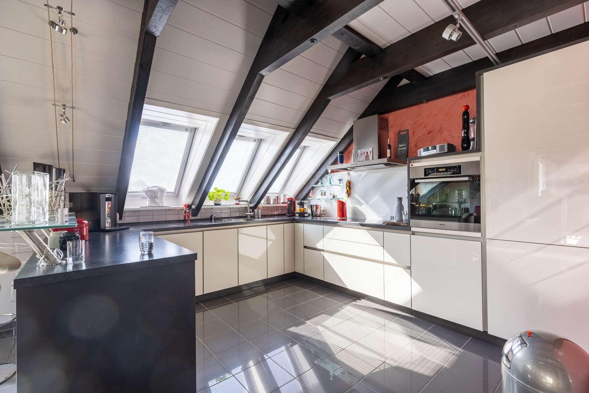 Lichtdurchflutetes Penthouse mit Panoramaterrasse – Bild 5