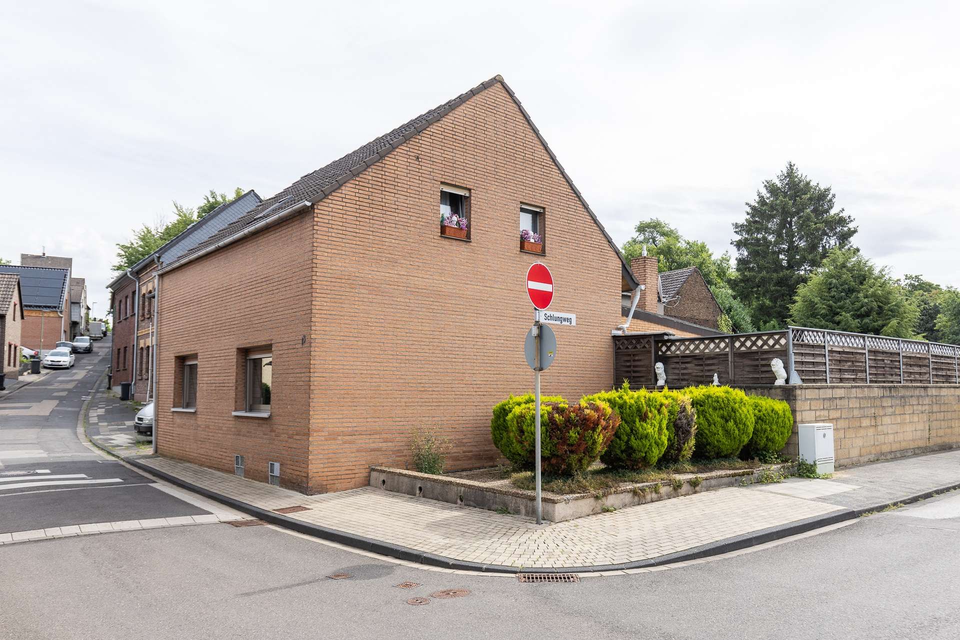 Wohnen nach eigenen Vorstellungen: Bestandshaus mit Neubaupotenzial – Bild 2