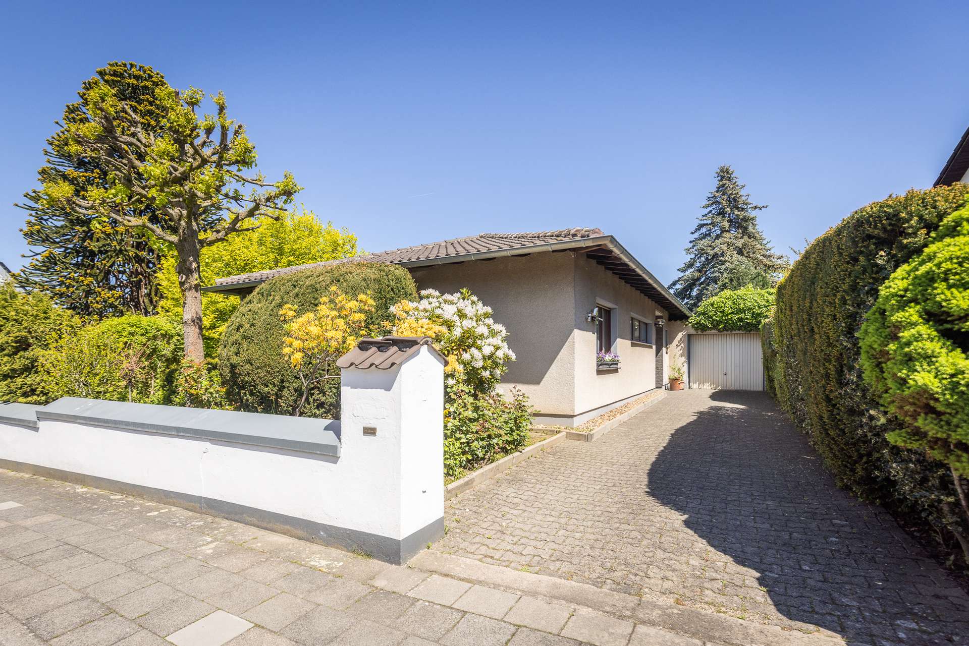 Bungalow mit Weitblick ins Grüne – ruhiges Wohnen auf über 1.000 m² Grundstück – Bild 2