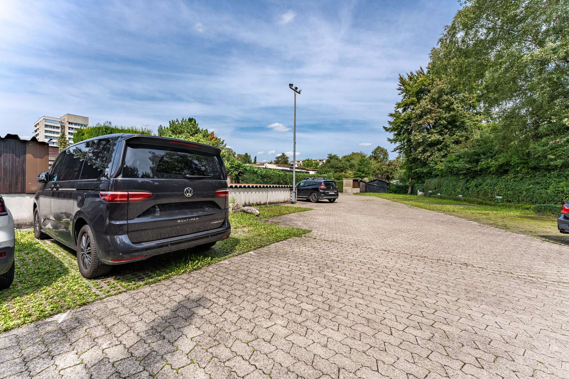 Ebenerdiges Wohnen mit idyllischem Garten und Stellplätzen in Puchheim – Bild 20