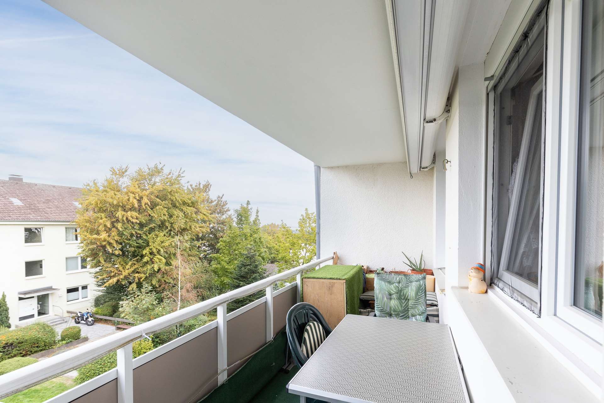 Familienfreundlich & modernisiert: 4 Zimmer mit Balkon und Einbauküche – Bild 10
