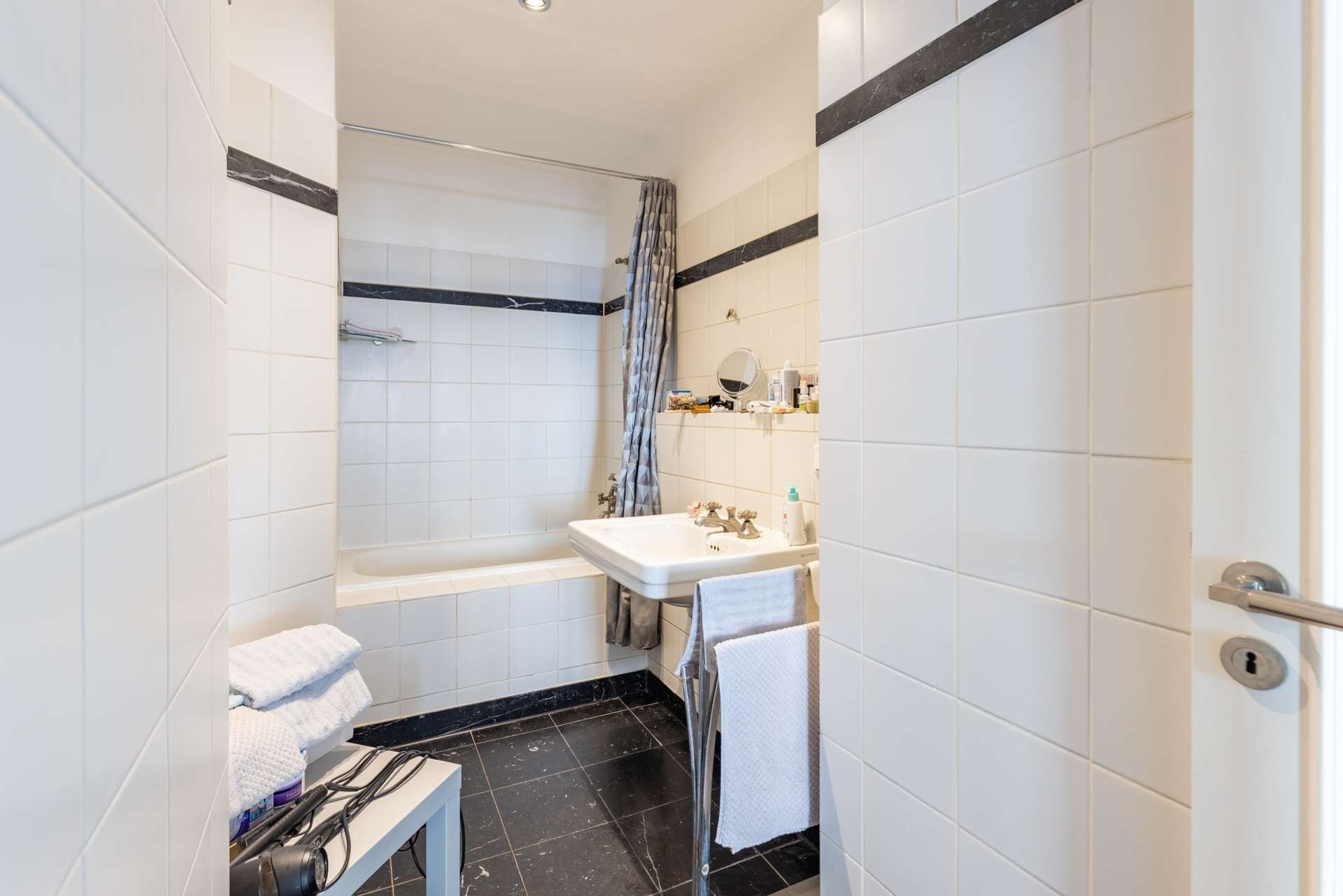 Hochwertige Altbau-Erdgeschosswohnung in Düsseldorf-Friedrichstadt – Bild 6