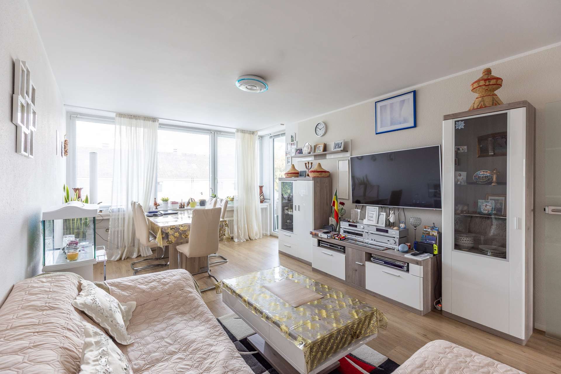 Familienfreundlich & modernisiert: 4 Zimmer mit Balkon und Einbauküche – Bild 3