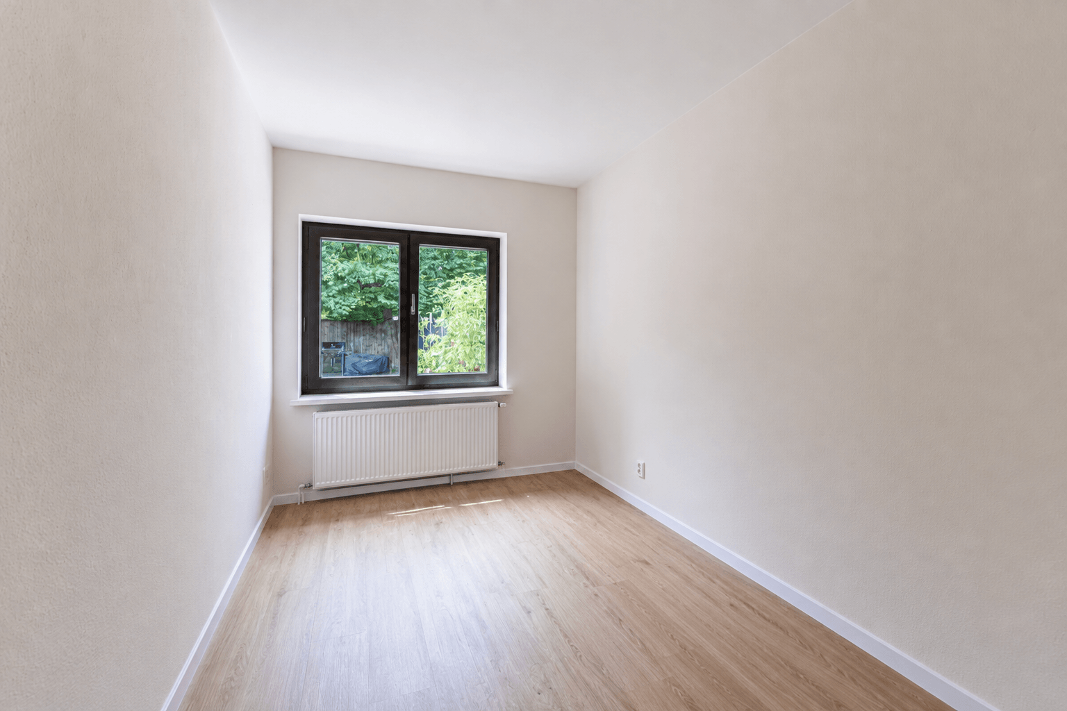 Sofort bezugsfertig | Bungalow mit Garage, Stellplatz & Garten – Bild 12