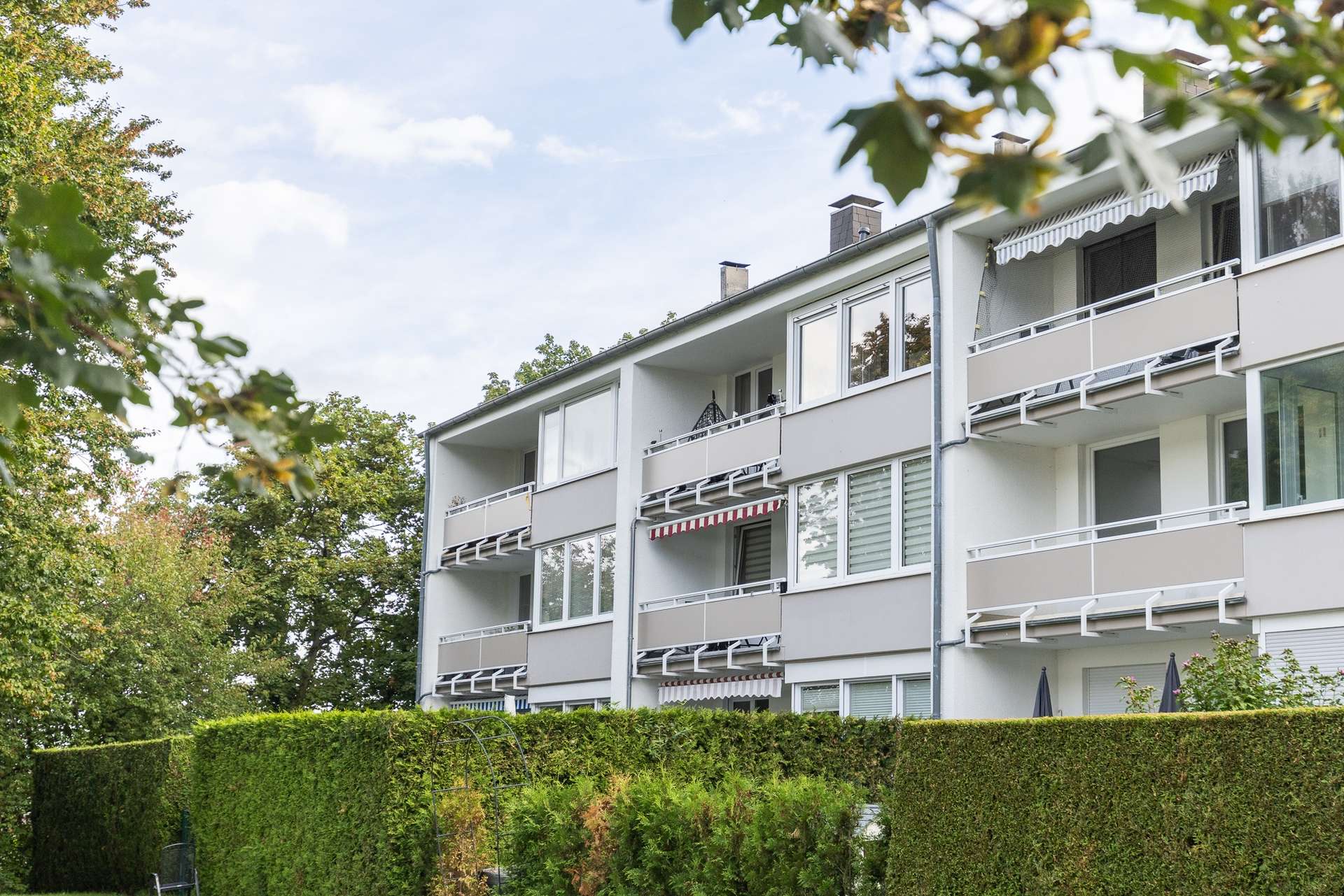 Familienfreundlich & modernisiert: 4 Zimmer mit Balkon und Einbauküche – Bild 13