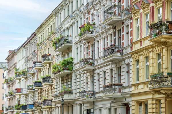 Vermietete Altbauwohnung mit Balkon in bester Kiezlage
