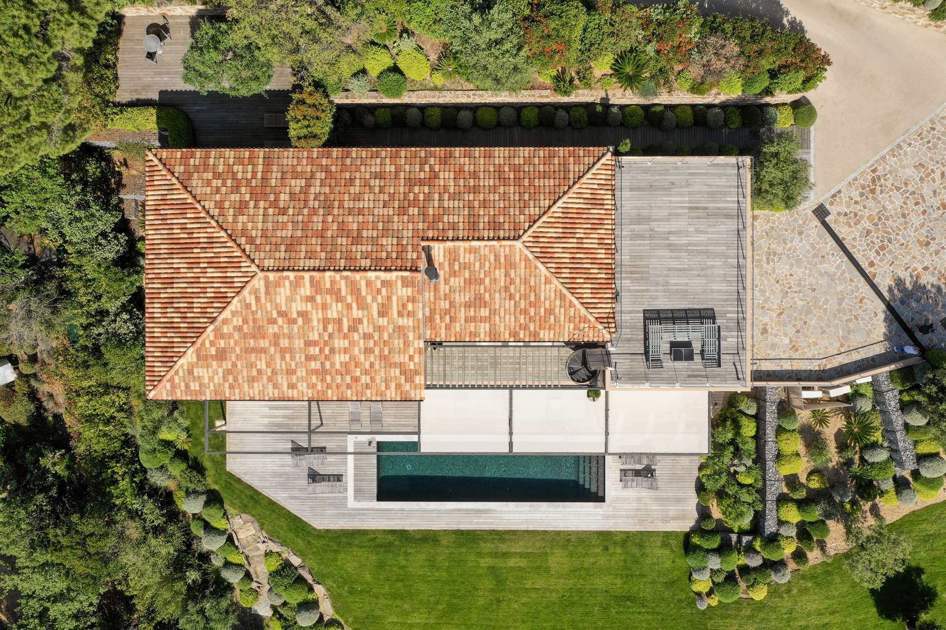 Traumhafte Luxusvilla in Grimaud: Panoramablick auf Berge und Meer! – Grimaud