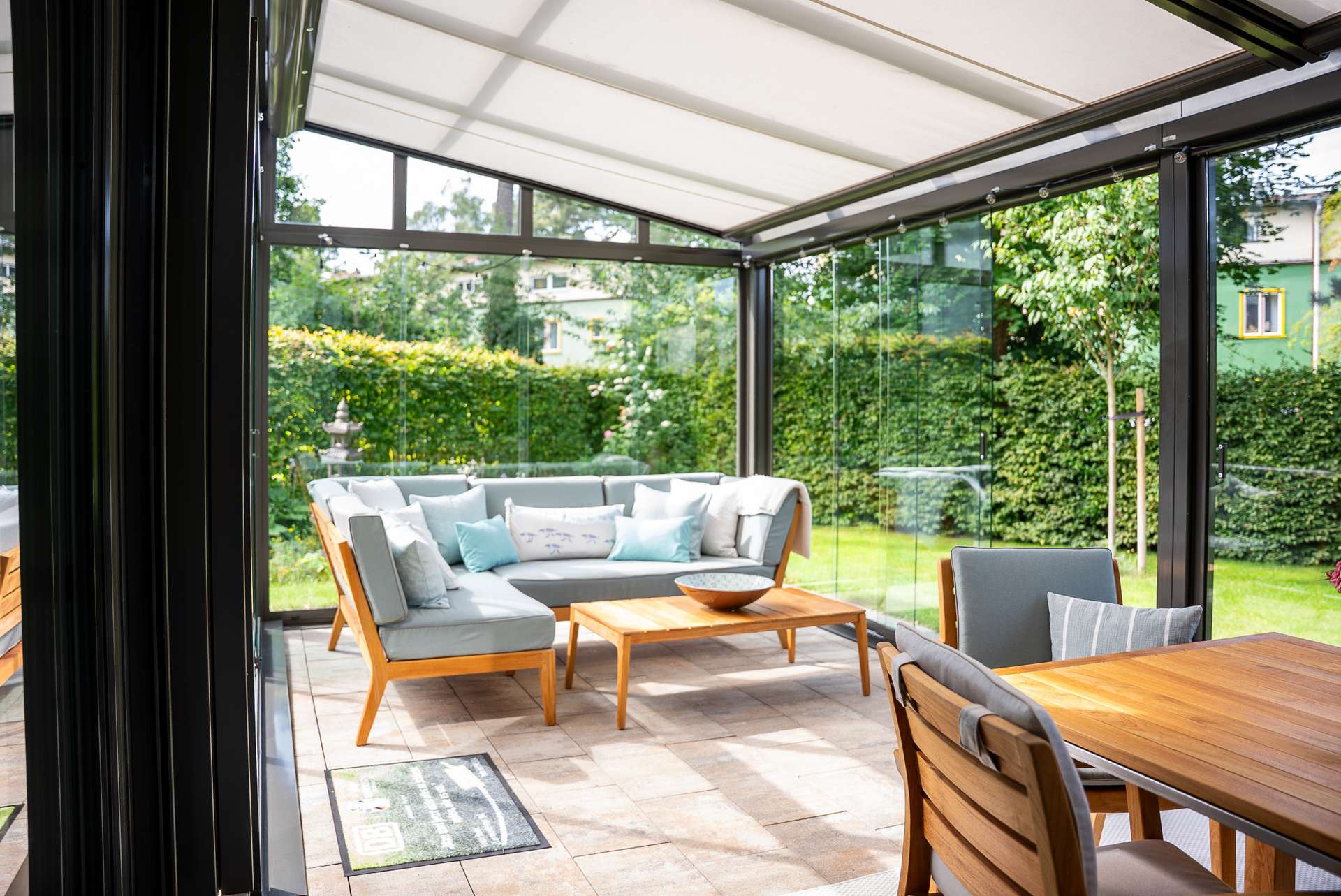 Luxuriöse DHH-Villa mit eigenem Garten, Dachterrasse & 2x TG Stellplätzen (+Wallbox) – Berlin