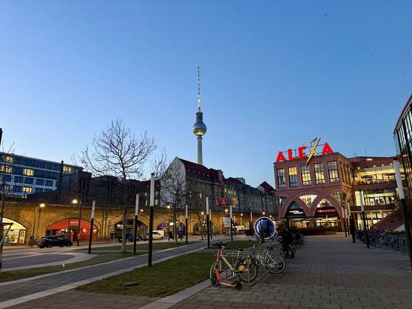Direkt am ALEXA: Attraktive Gewerbeeinheit nahe Alexanderplatz