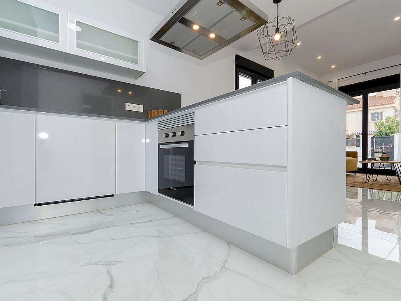 Neubau Villas mit 3 Schlafzimmern und 3 Badezimmern in Torrevieja| Ref: MA-2054B – Torrevieja