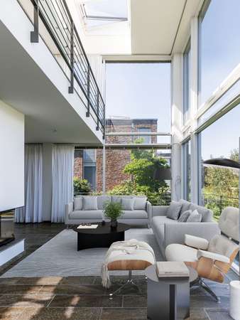 Top Architektenvilla mit Wasserblick und Zugang zu exklusivem Privatpark