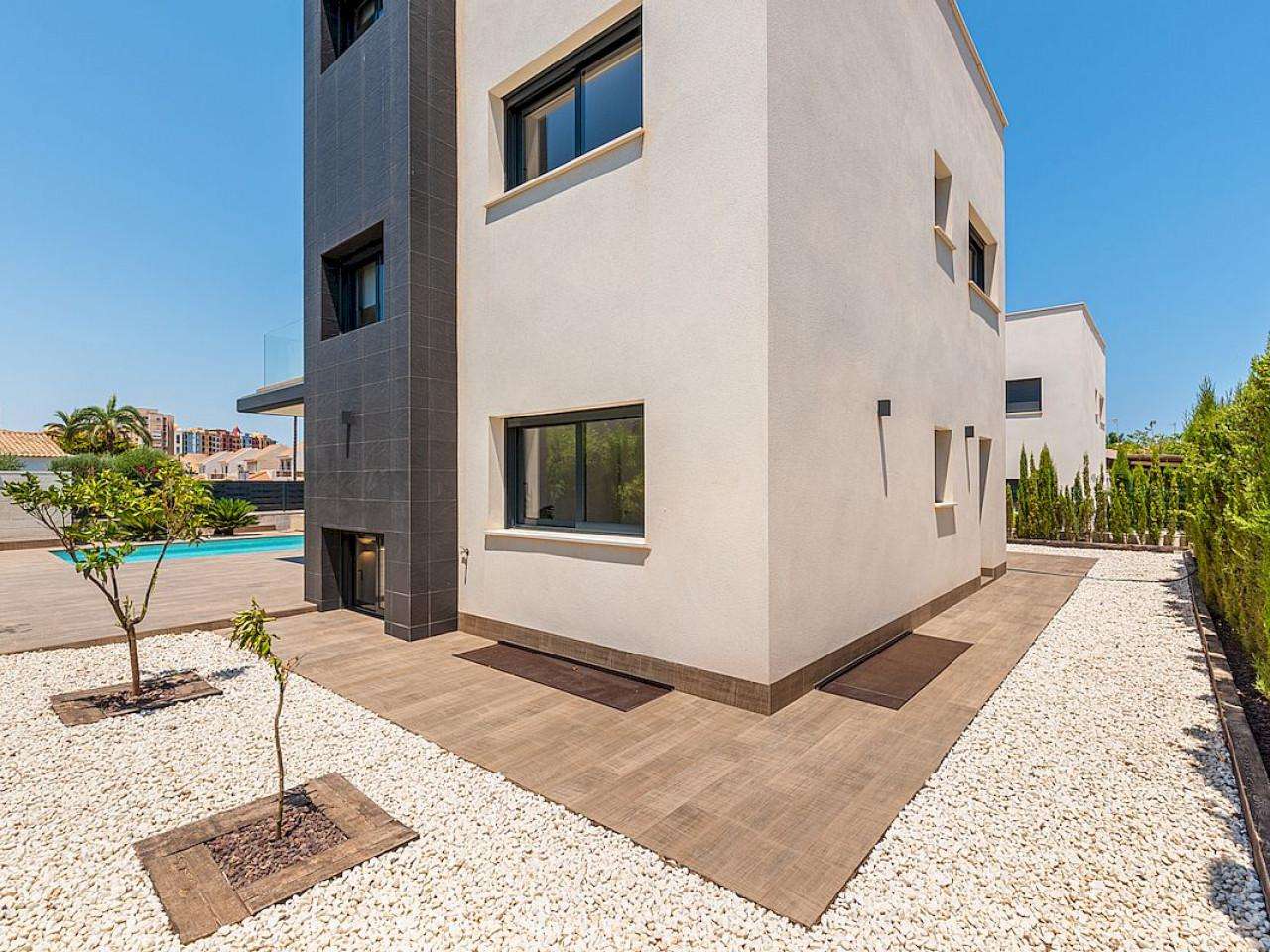 Neubau Villas mit 3 Schlafzimmern und 3 Badezimmern in La Manga| Ref: MA-1030E – La manga