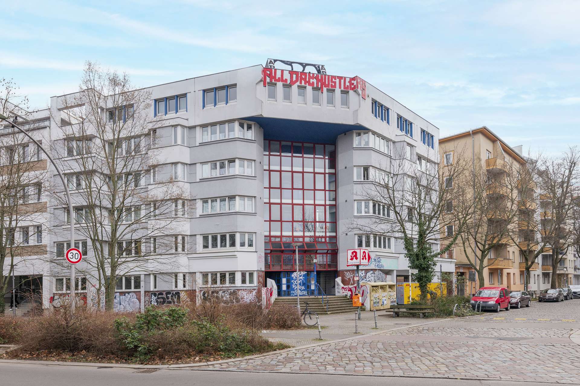 Aufgeteiltes Mehrfamilienhaus in Alt Moabit nahe Bundesratsufer – Berlin