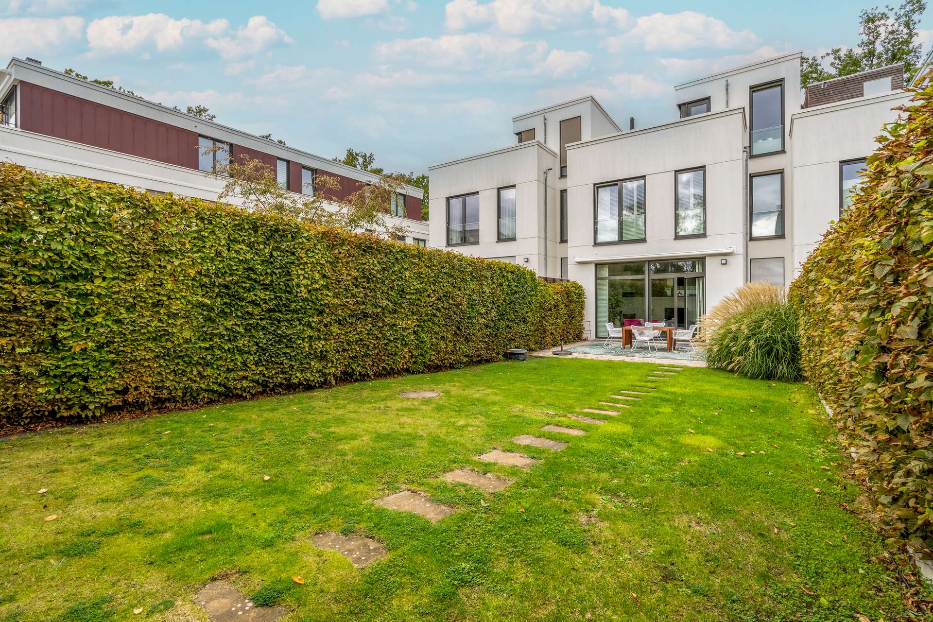 Ideal für Familien: Neuwertiges Reihenhaus mit TG-Platz in "Dahlem Paradise" – Berlin