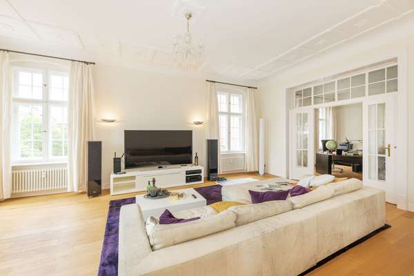 Repräsentative Altbauwohnung: 4-Zimmer im begehrten Berlin-Westend