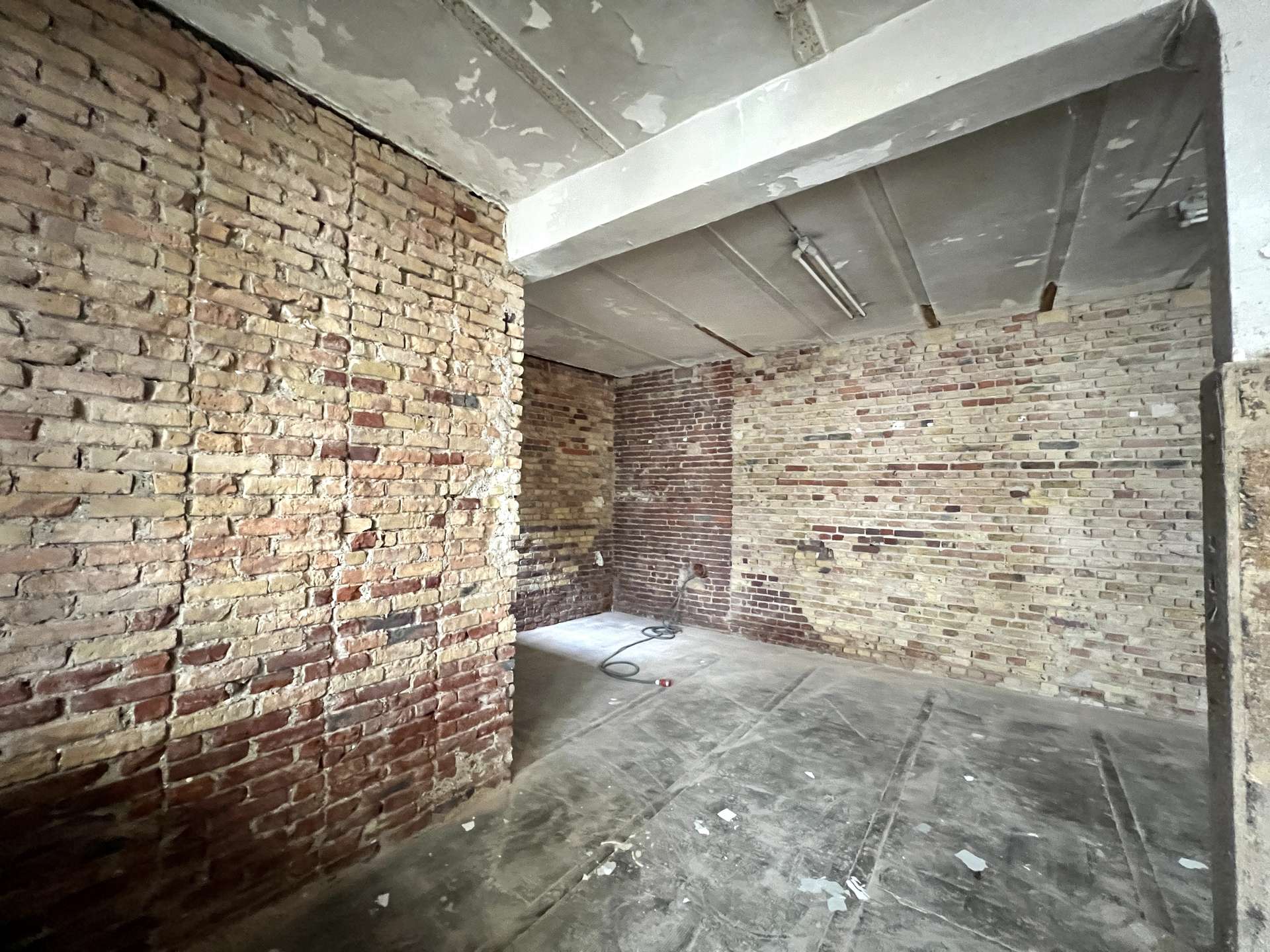 Stadtjuwel mit Ausbaupotenzial: Mehrfamilienhaus in begehrter Lage von Pempelfort – Düsseldorf